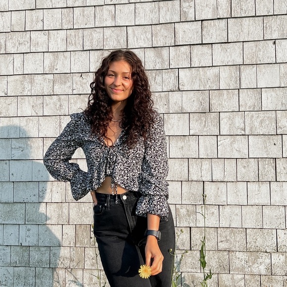 Tie Front Floral Top  Shein - Picture 3 of 7